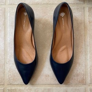 WORN ONCE Navy heels